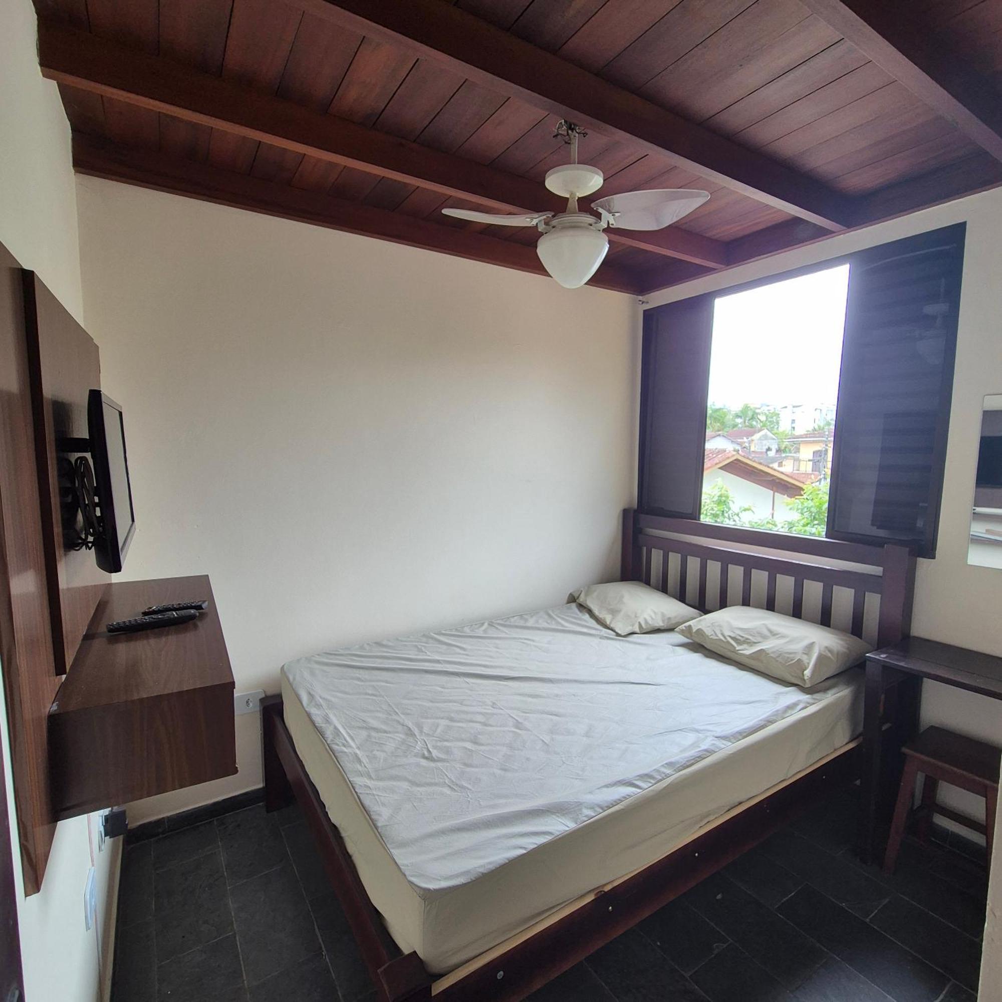 Casa 7 Em Ubatuba No Centro Condominio Com Piscina E Churrasqueira Bagian luar foto